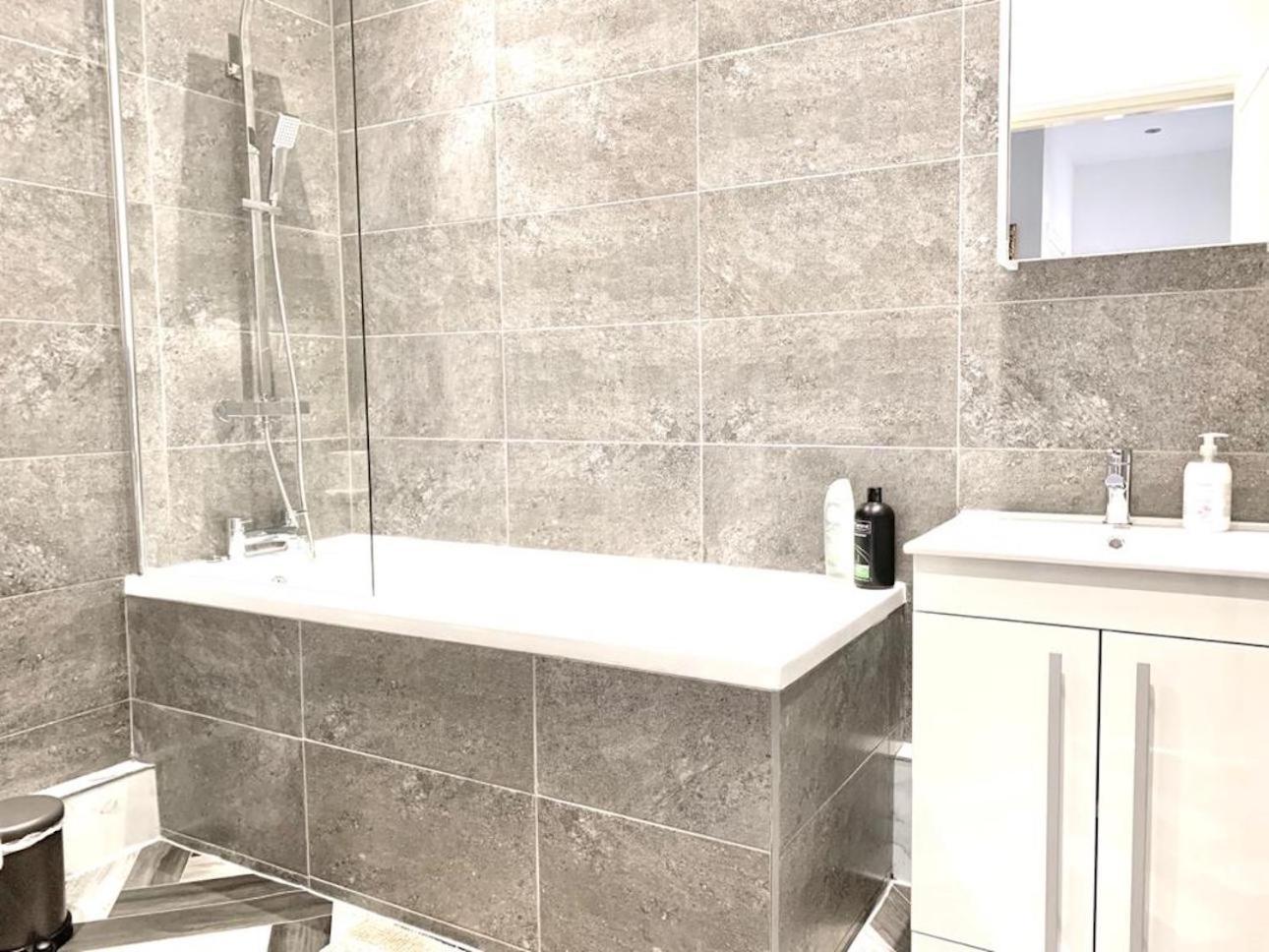 Premium Apartments Thatcham Broadway 객실 사진