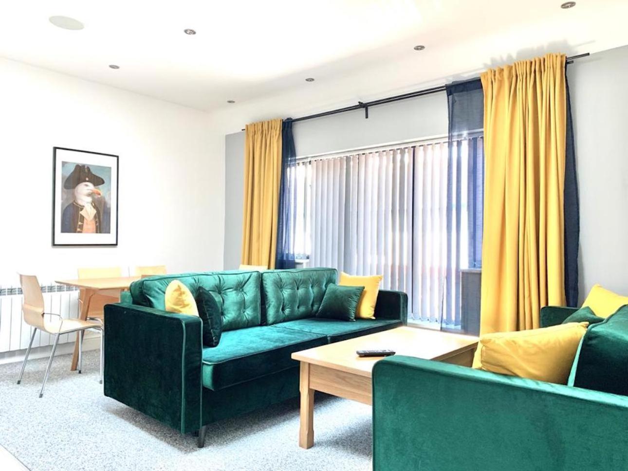 Premium Apartments Thatcham Broadway 외부 사진